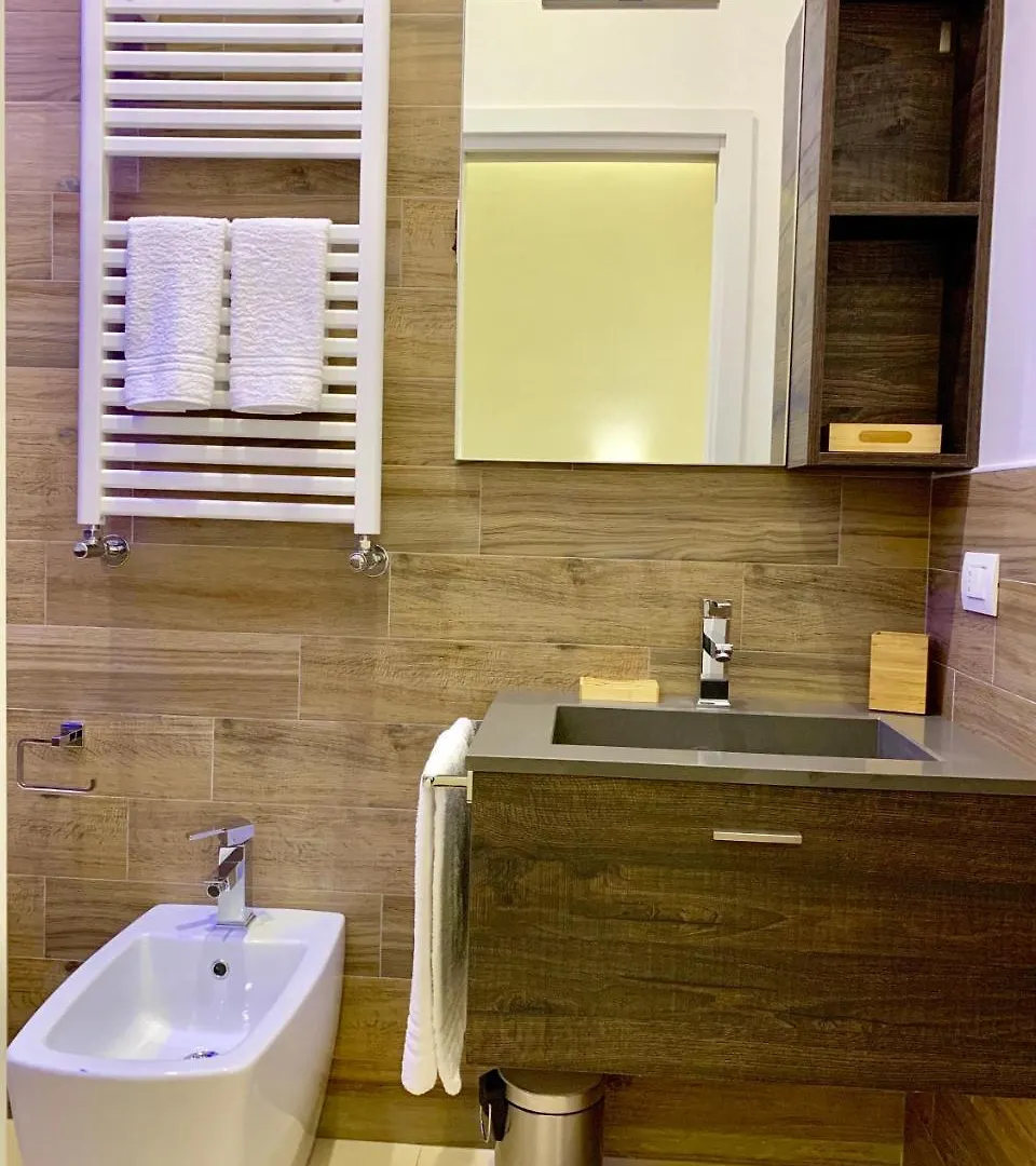 Napoli Squares Suites 2*, Неаполь